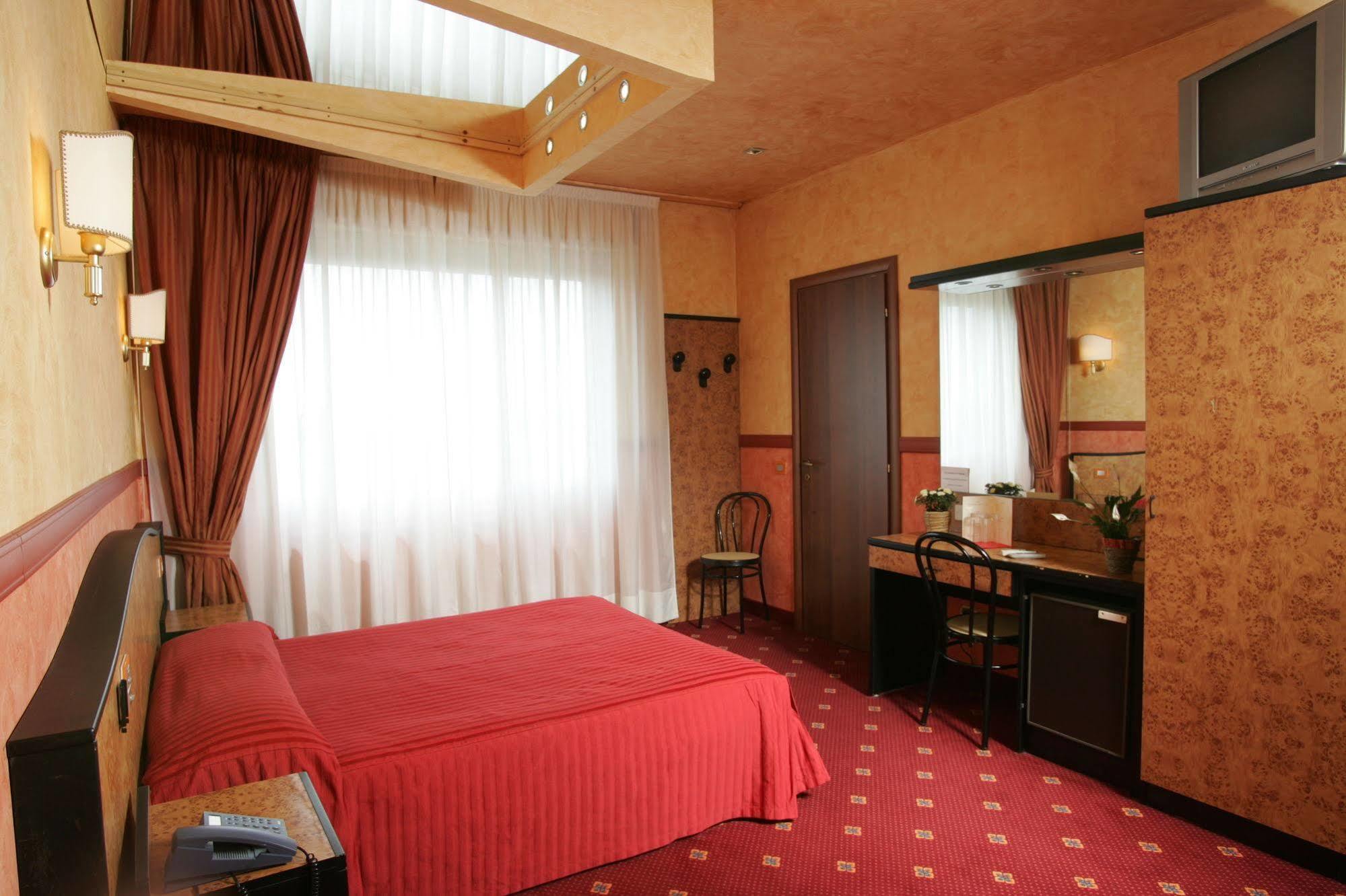Ranch Hotel *